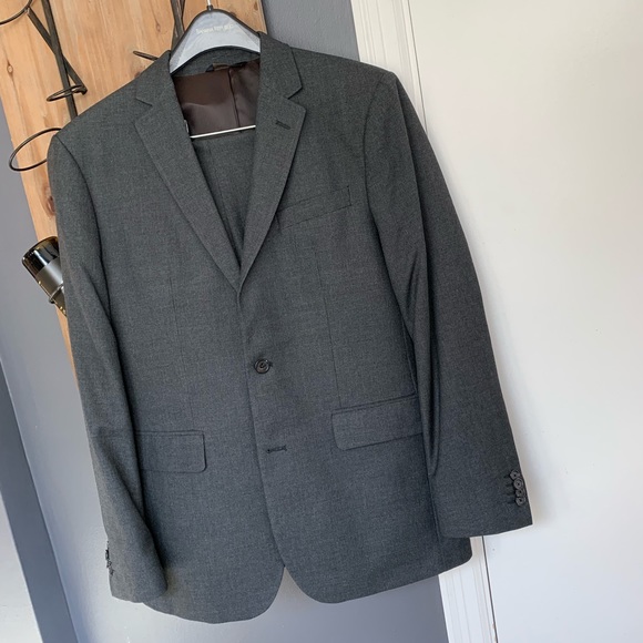 Men’s Banana Republic Suit